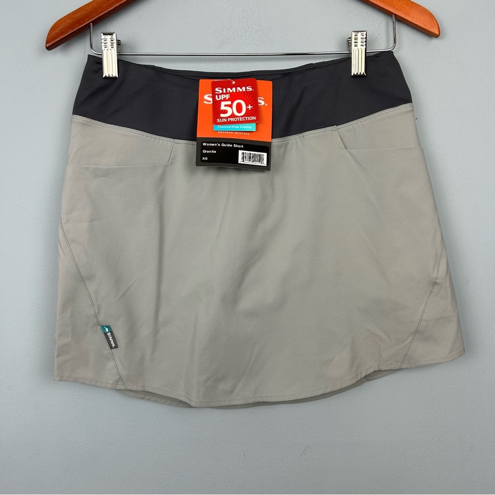 SIMMS Guide skort size XS  UPF 50+ sun protection Gray and Black Athletic NWT